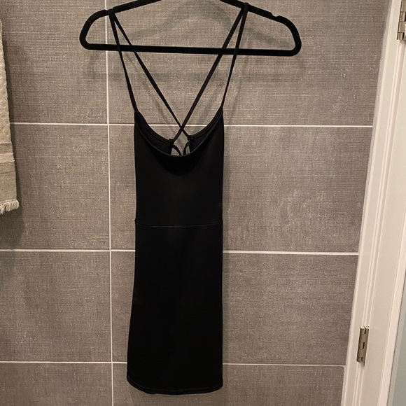Little black dress with cross back - Picture 2 of 5